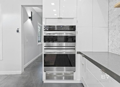 Discover unparalleled luxury in this stunning 6-bedroom, 6 - photo 27