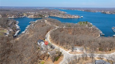 Hard-to-find end-unit townhome in the heart of Lake Ozark with - photo 2