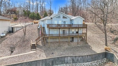 Enjoy the ultimate Lake of the Ozarks lifestyle in this - photo 2