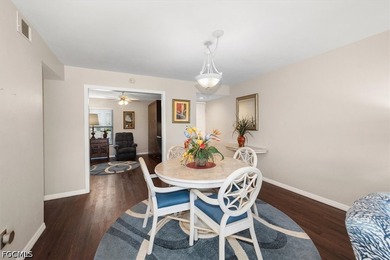 Beautiful 2 BR + Den condo that has been totally updated. The - photo 11