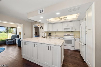 Beautiful 2 BR + Den condo that has been totally updated. The - photo 14