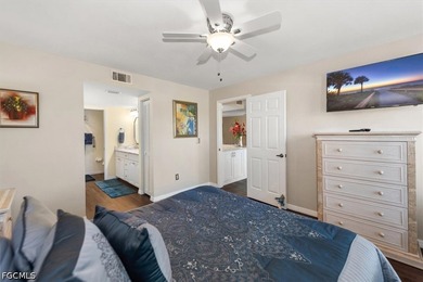 Beautiful 2 BR + Den condo that has been totally updated. The - photo 15