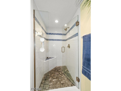 Beautiful 2 BR + Den condo that has been totally updated. The - photo 18