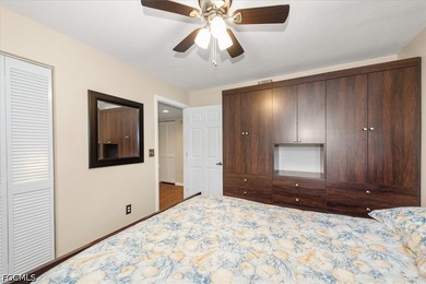 Beautiful 2 BR + Den condo that has been totally updated. The - photo 22