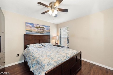 Beautiful 2 BR + Den condo that has been totally updated. The - photo 23