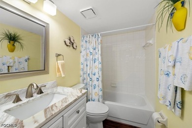Beautiful 2 BR + Den condo that has been totally updated. The - photo 24