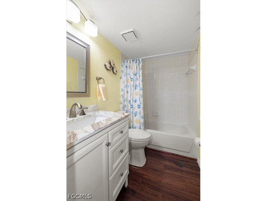Beautiful 2 BR + Den condo that has been totally updated. The - photo 25