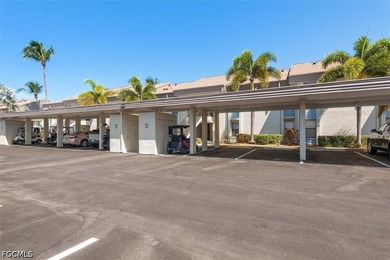 Beautiful 2 BR + Den condo that has been totally updated. The - photo 31