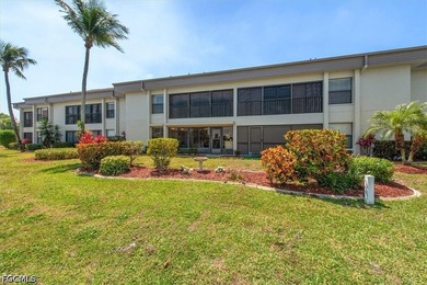 Beautiful 2 BR + Den condo that has been totally updated. The - photo 35