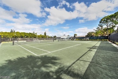 Beautiful 2 BR + Den condo that has been totally updated. The - photo 38