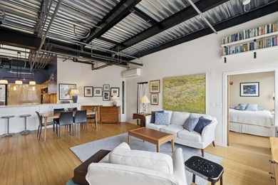 Make your new home or pied-a-terre one of the few industrial - photo 6