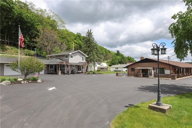 The Keuka Lakeside Inn presents a rare opportunity to acquire a - photo 1