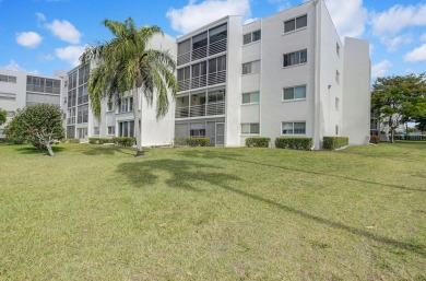 Lake Condo For Sale in Lake Worth, Florida