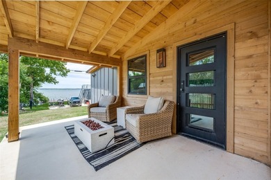 Stunning Lake Views, fully Updated Lake House on Lake Bridgeport - photo 3