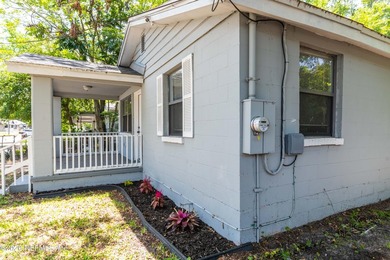 Move-in ready concrete block single-family home! Freshly - photo 17