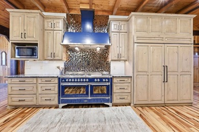 Luxury meets craftsmanship in this stunning 6,900 sq ft estate - photo 24