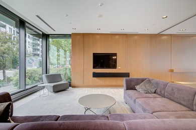 Located in the prestigious EVOLO project on Ile-des-Soeurs, this - photo 25