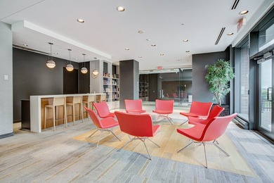 Located in the prestigious EVOLO project on Ile-des-Soeurs, this - photo 28