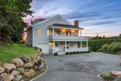 Tucked away on the shores of Fort Pond Bay, this well-kept 2,500 - photo 4