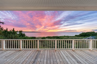 Tucked away on the shores of Fort Pond Bay, this well-kept 2,500 - photo 5