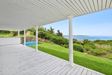 Tucked away on the shores of Fort Pond Bay, this well-kept 2,500 - photo 6