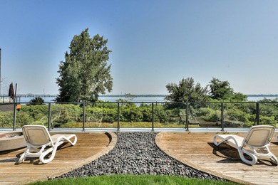 Located in the prestigious EVOLO project on Ile-des-Soeurs, this - photo 37
