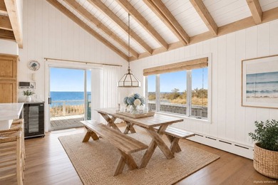 Tucked away on the shores of Fort Pond Bay, this well-kept 2,500 - photo 9