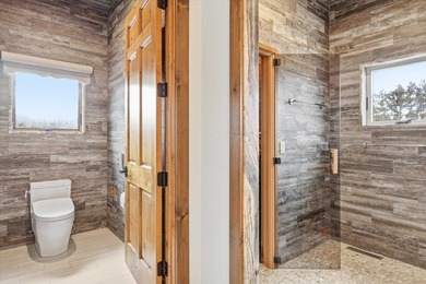 Luxury meets craftsmanship in this stunning 6,900 sq ft estate - photo 44