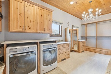 Luxury meets craftsmanship in this stunning 6,900 sq ft estate - photo 47