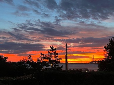 Located in the prestigious EVOLO project on Ile-des-Soeurs, this - photo 48