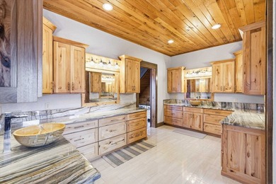 Luxury meets craftsmanship in this stunning 6,900 sq ft estate - photo 49