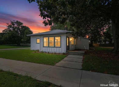 **STR & MULTI-FAMILY!** Just bring flowers! This 1919 built - photo 1