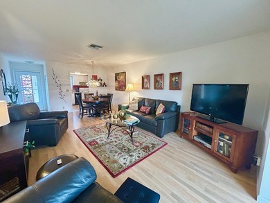 Elegantly decorated 2 bedroom 2 bath Villa located in the 55+ - photo 11