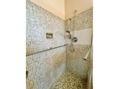 Elegantly decorated 2 bedroom 2 bath Villa located in the 55+ - photo 19