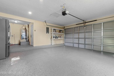 Beautiful charming with many tasteful updates 4 - 2 Block-Brick - photo 21