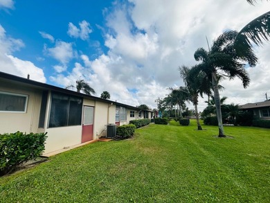 Elegantly decorated 2 bedroom 2 bath Villa located in the 55+ - photo 26
