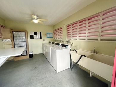 Elegantly decorated 2 bedroom 2 bath Villa located in the 55+ - photo 28