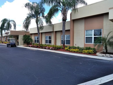Elegantly decorated 2 bedroom 2 bath Villa located in the 55+ - photo 31