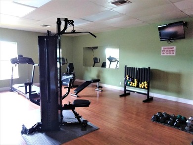 Elegantly decorated 2 bedroom 2 bath Villa located in the 55+ - photo 39