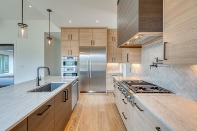 Luxury new construction in Applehead West loaded with custom - photo 11