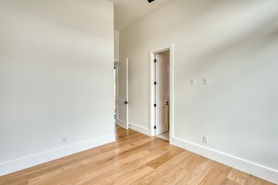 Luxury new construction in Applehead West loaded with custom - photo 16