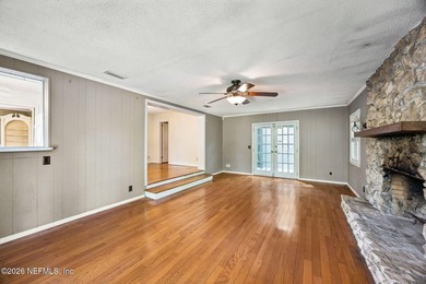 Charming 3 bedroom, 2 bath ranch home offering solid - photo 17