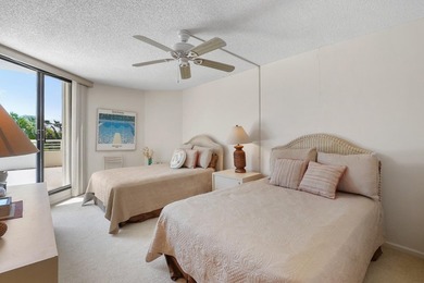 Light-filled & spacious is this luxurious OCEANFRONT 2-bedroom - photo 18