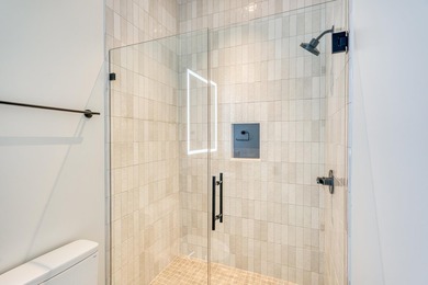 Luxury new construction in Applehead West loaded with custom - photo 19
