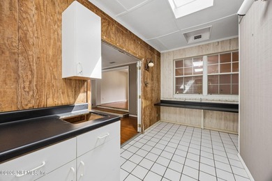 Charming 3 bedroom, 2 bath ranch home offering solid - photo 20