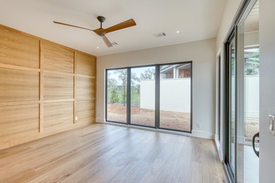 Luxury new construction in Applehead West loaded with custom - photo 21