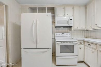 Charming 3 bedroom, 2 bath ranch home offering solid - photo 22