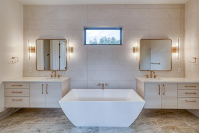 Luxury new construction in Applehead West loaded with custom - photo 23
