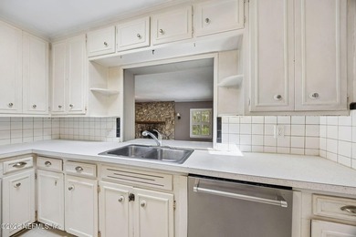 Charming 3 bedroom, 2 bath ranch home offering solid - photo 23