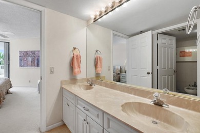 Light-filled & spacious is this luxurious OCEANFRONT 2-bedroom - photo 23